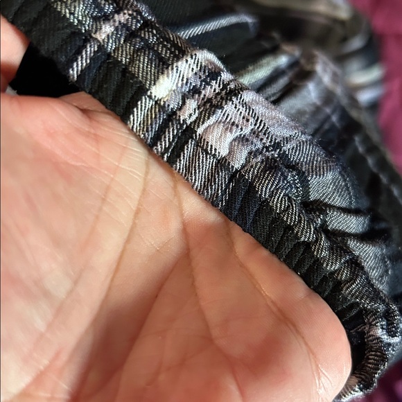 Plaid Black and White Women's Top size large - Picture 9 of 10